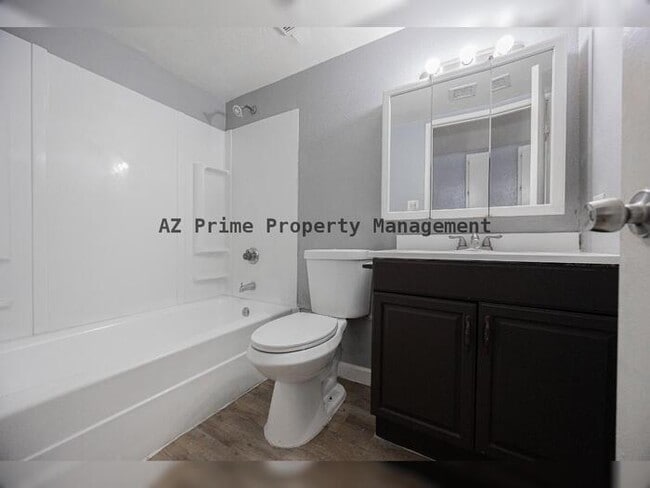 Building Photo - 5440 W Belleview St