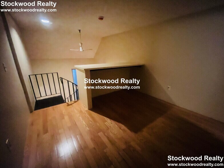 Building Photo - 382 Dorchester St