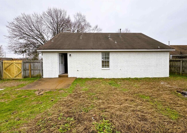 Building Photo - 7097 Foxhall Dr