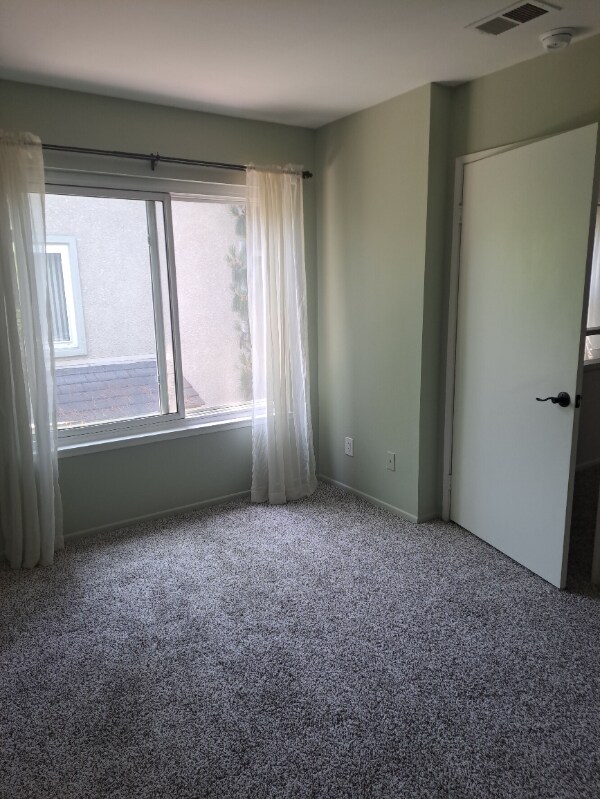 Building Photo - 7131 Farralone Ave