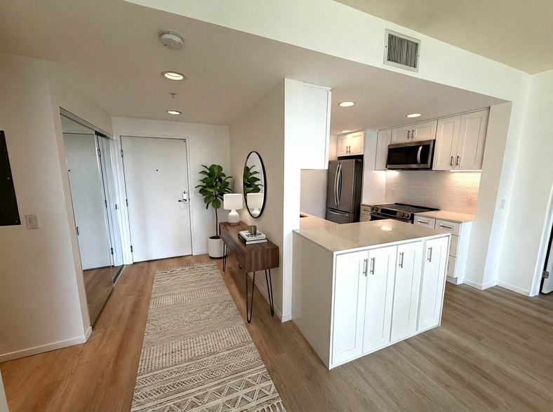 Foyer - 3100 6th Ave