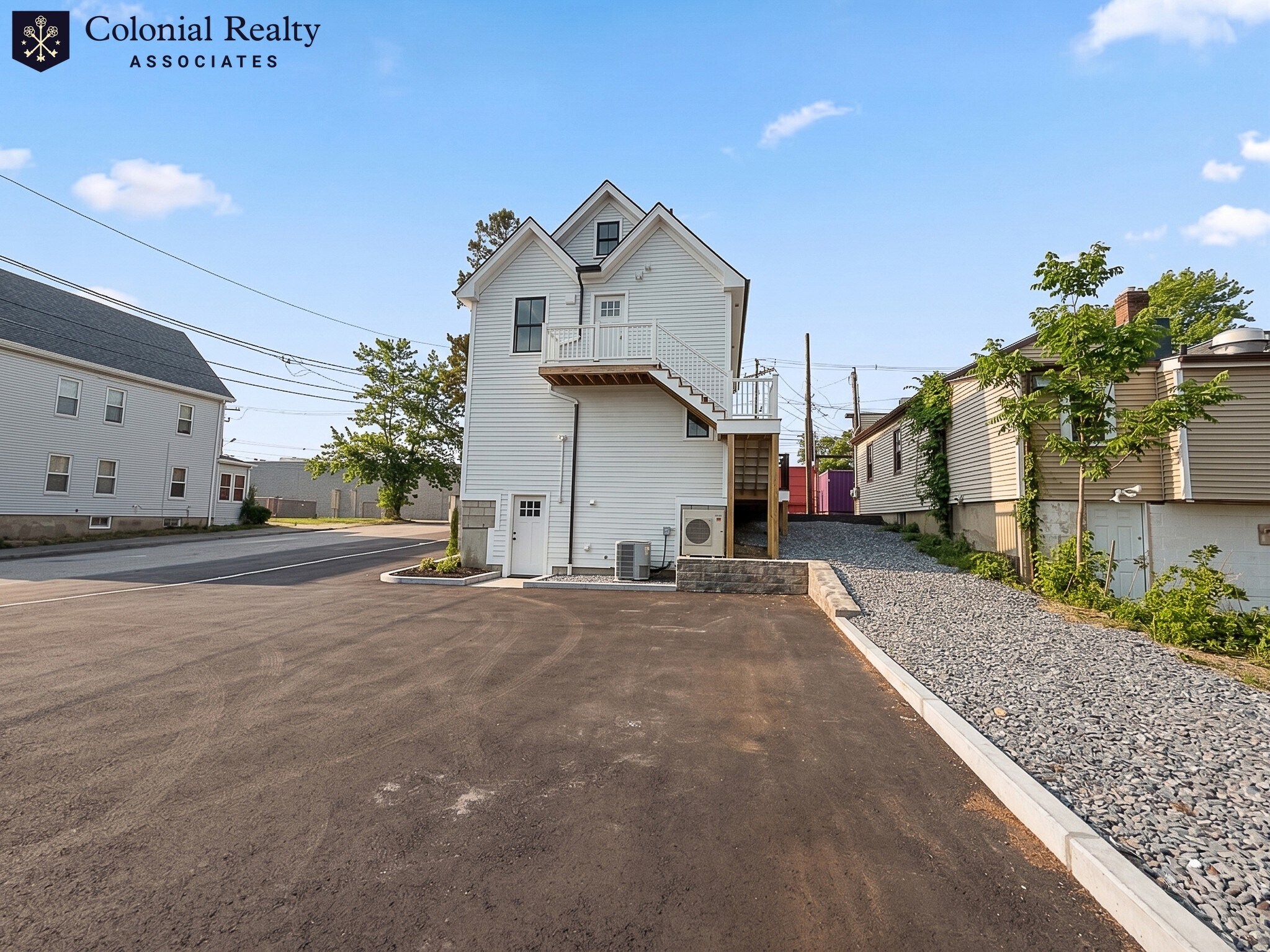 Building Photo - 69 Elm St