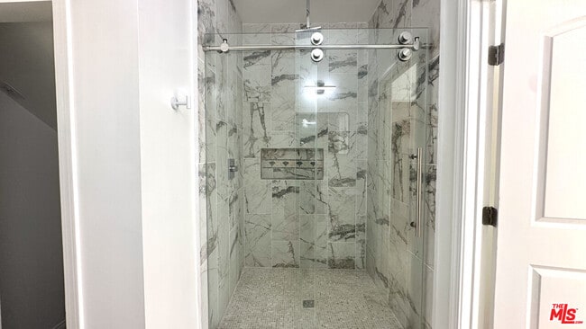 Building Photo - 16023 Wyandotte St