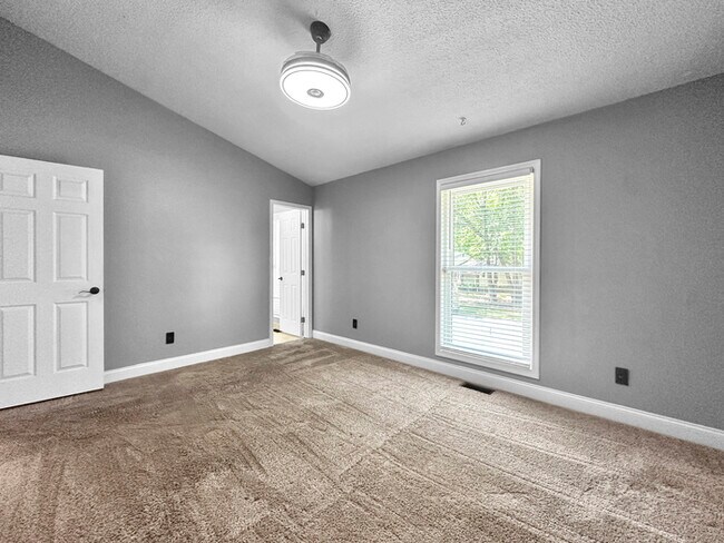 Building Photo - Beautiful 4-Bedroom Home with Modern Ameni...