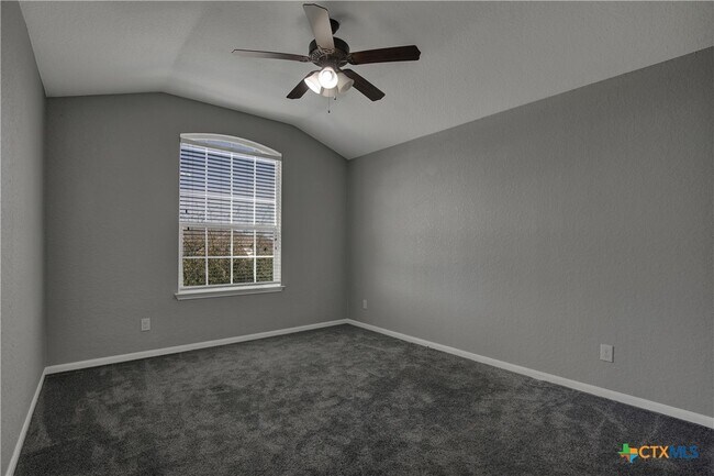 Building Photo - 240 Oak Creek Way