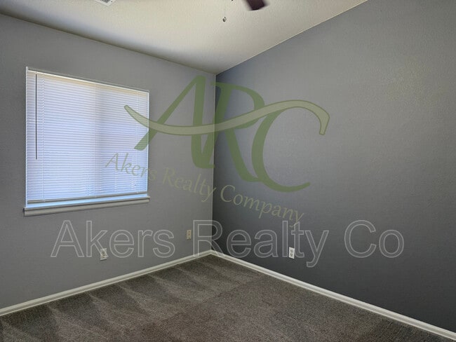 Building Photo - 741 E Laporte Dr