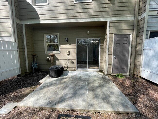 Building Photo - 1273 Harris Commons Pl