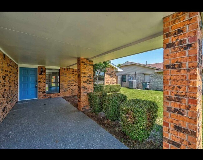Building Photo - Beautiful newly remodeled home located in ...