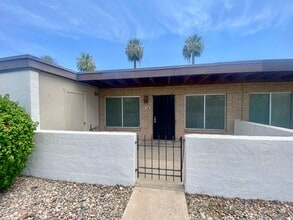Building Photo - 2 Bedroom 1 Bathroom in Litchfield Park