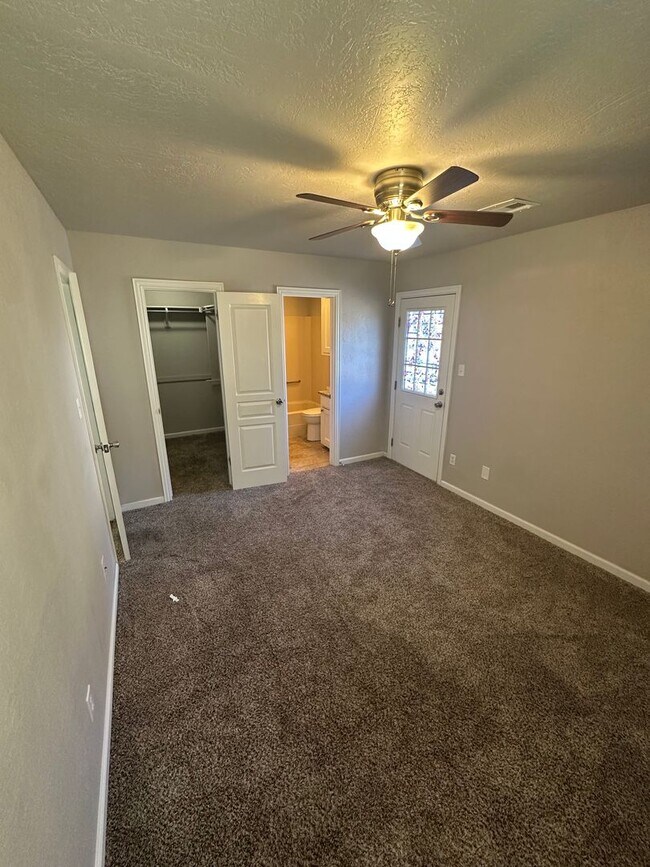 Building Photo - Total Remodel 3bed, 2bath, 2car in S Norman