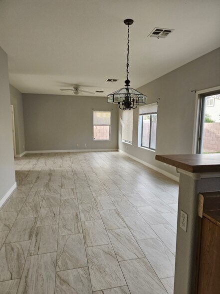 Building Photo - 2714 E Indian Wells Pl