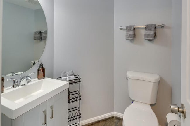 Building Photo - 3102 Hillside Ave