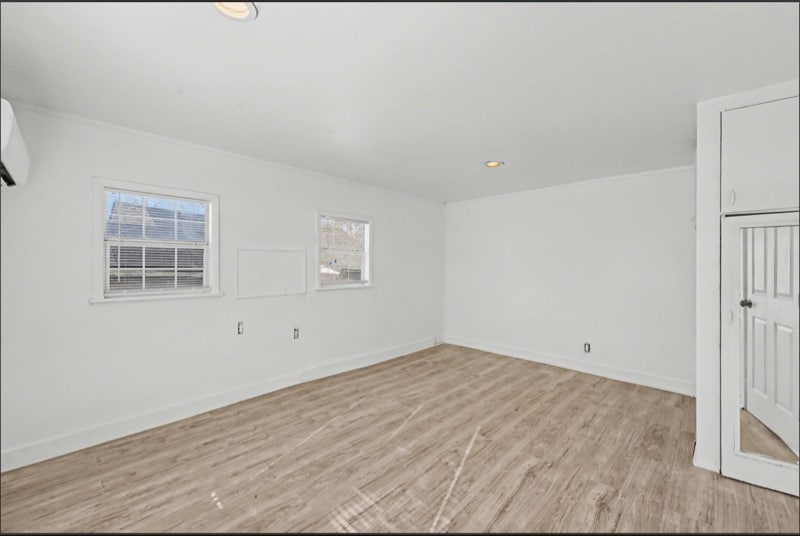 Building Photo - 732 N Victor Ave