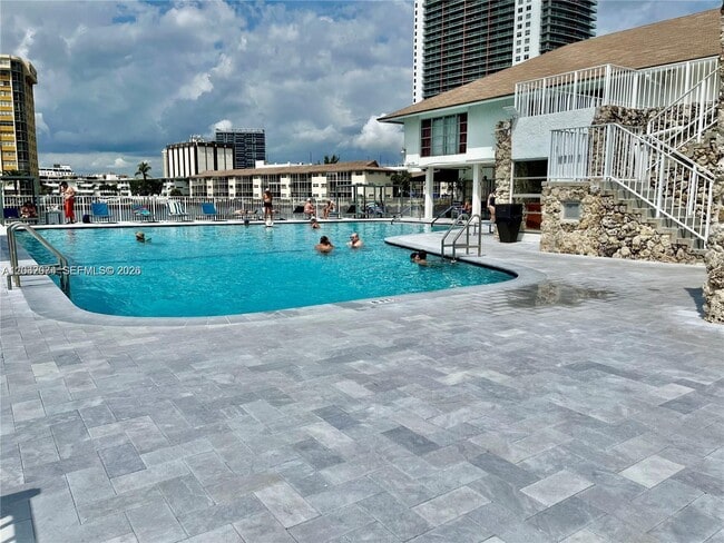 Building Photo - 1849 S Ocean Dr