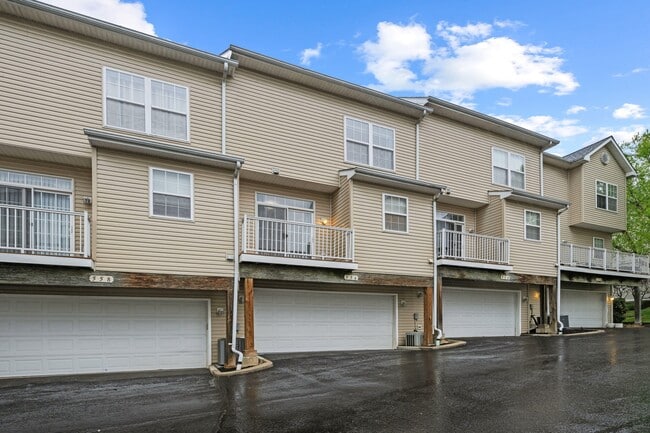 Building Photo - 556 Rhapsody Ct