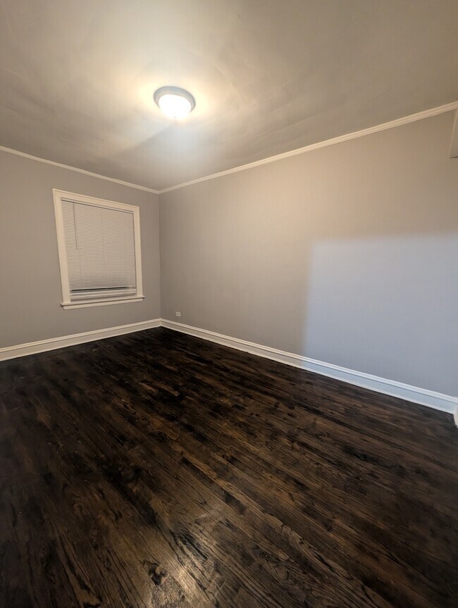 Building Photo - 1020 W 68th St
