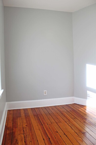 Primary Photo - 325 Firth Street
