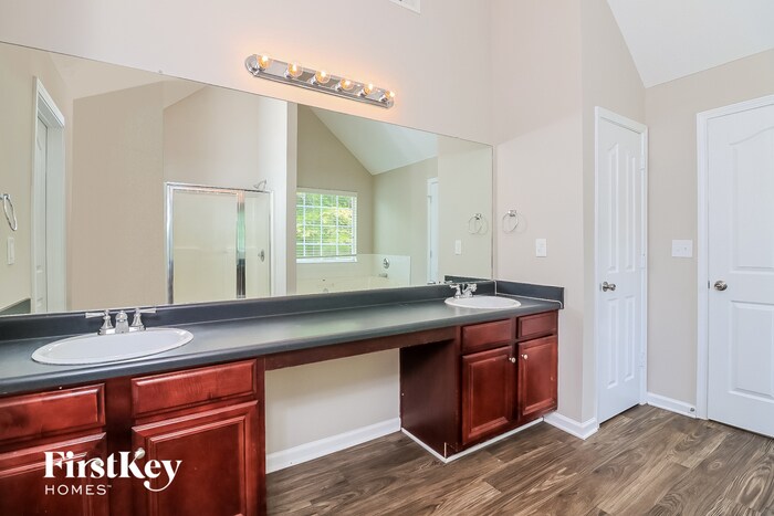 Building Photo - 6385 Daniell Springs Dr