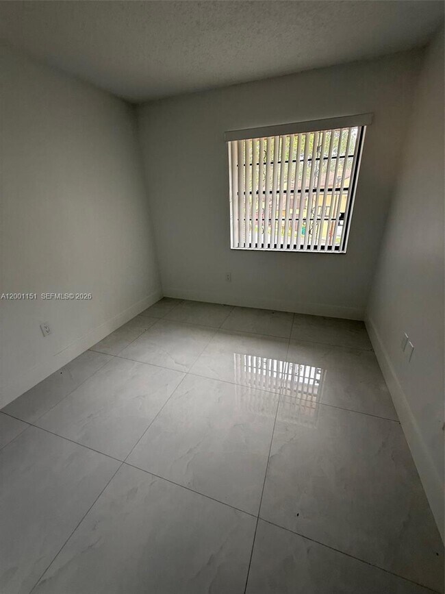 Building Photo - 6651 SW 137th Ct