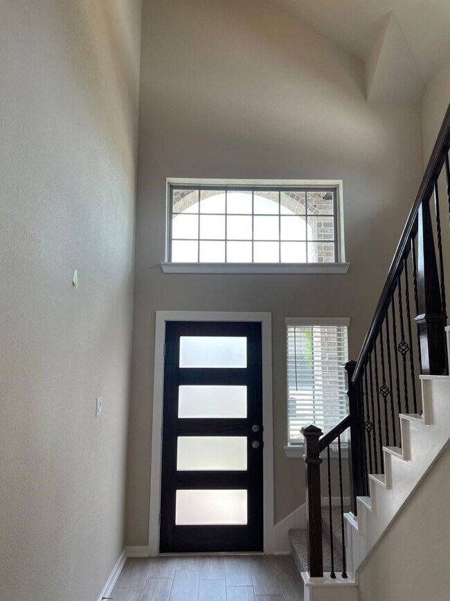 Building Photo - 7912 Spring Run Dr