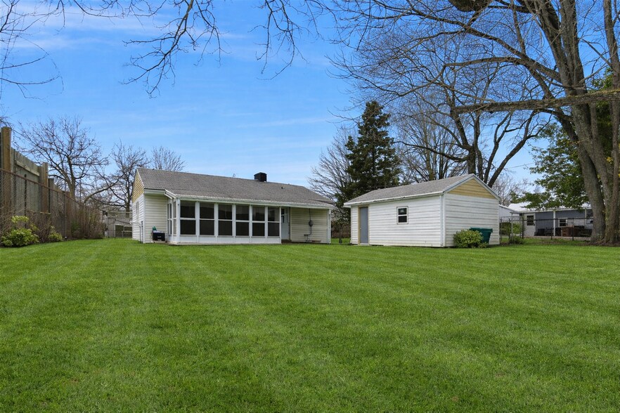 Building Photo - 2251 Vale Dr