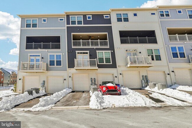 Building Photo - 2528 VERONA Pl