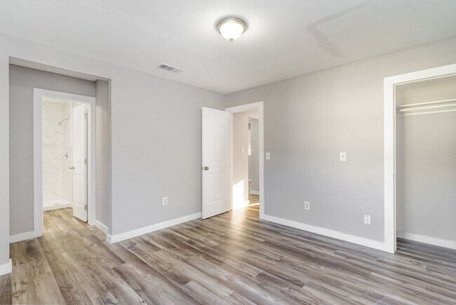 Building Photo - 4-Bedroom, 2-Bath Home in South Dallas with Convenient Access to Major Highways and City Amenities