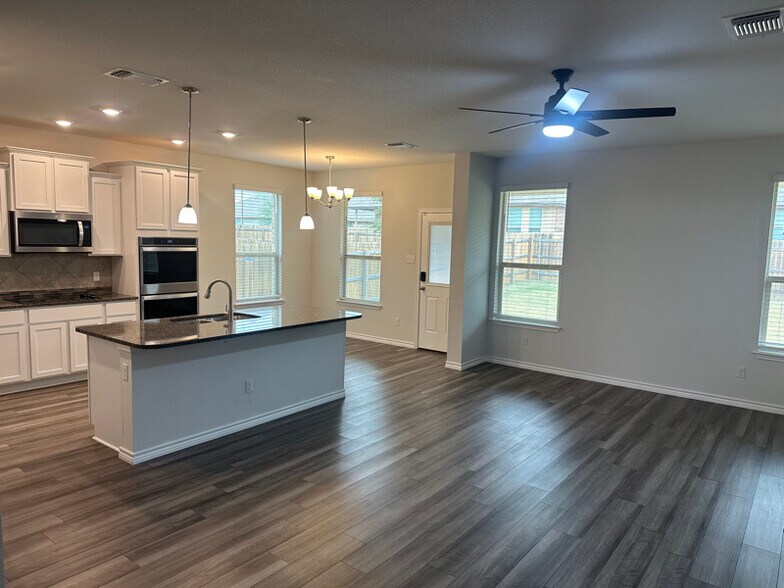 Building Photo - 6149 Lavaca Dr