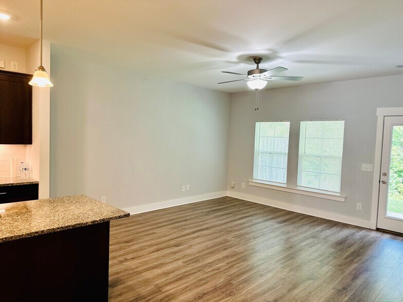 Building Photo - 6036 Gracious Dr