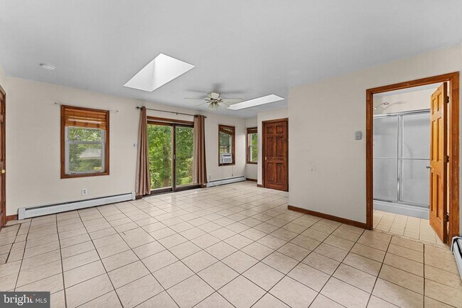 Building Photo - 158 W Butler Ave