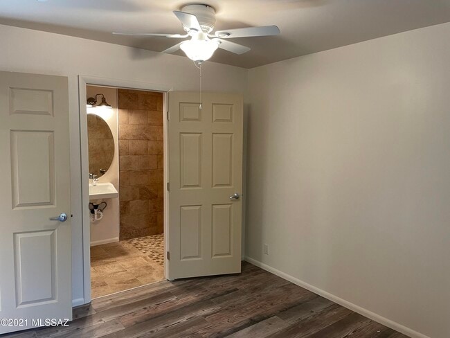 Building Photo - 2545 E Spring St