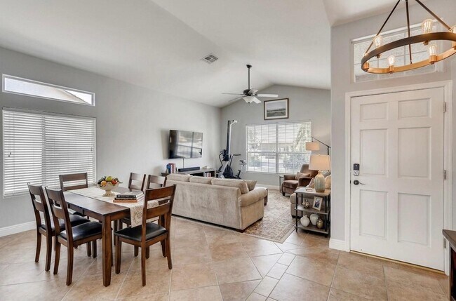 Building Photo - 13256 W Wilshire Dr