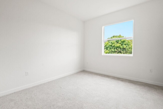 Building Photo - Modern 3-Bedroom Townhome with Private Backyard in Homestead