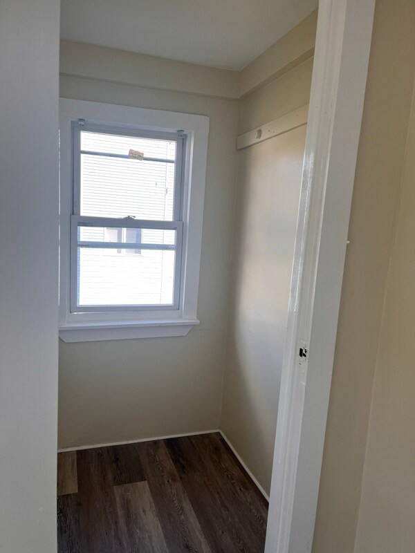 Building Photo - 127 Sargeant St