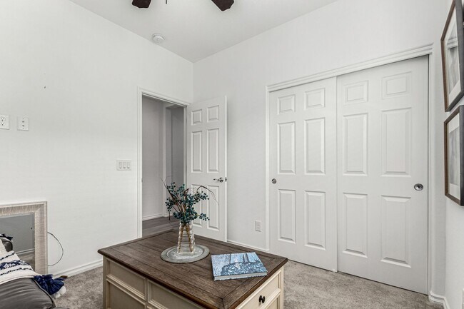 Building Photo - Luxury 2BR + Den Townhome in Amenity-Packed Community - Encanterra