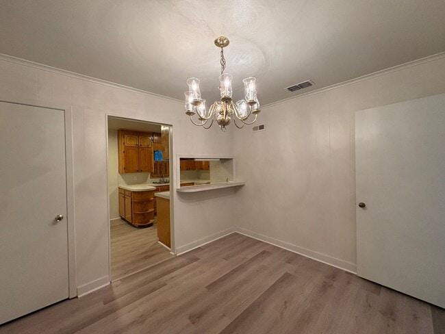 Building Photo - Beautiful 4 bedroom/1 bath with Central Air & Heat on Corner Lot