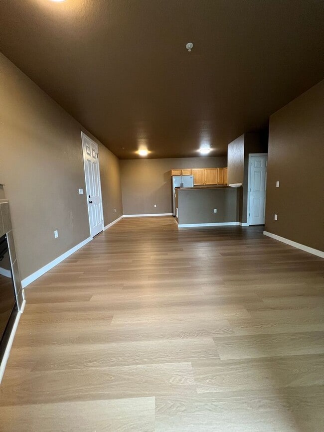 Building Photo - Beautiful Waterford Crossing 2 bedroom Con...