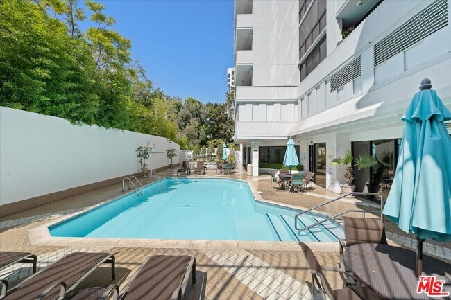 Building Photo - 10660 Wilshire Blvd