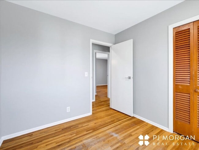 Building Photo - 3 bedroom, 2 Bathroom Home - Available Now