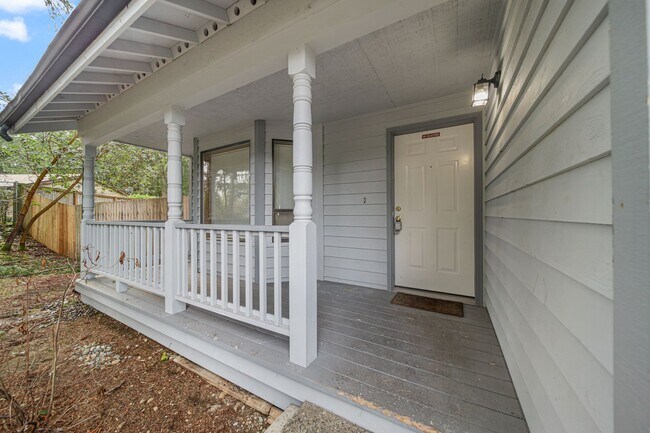 Building Photo - MOVE IN READY! Lake Forest home - 3 bedrooms - North Thurston School District