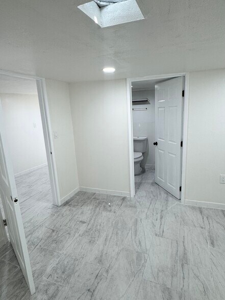 Building Photo - 2624 Live Oak St