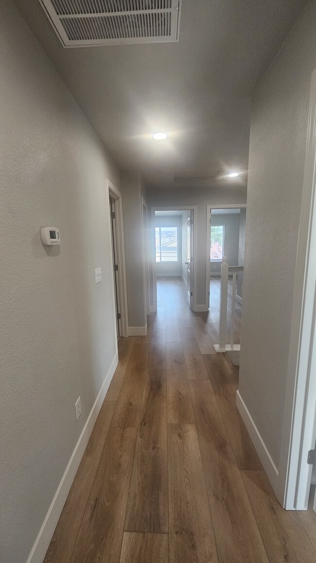 Building Photo - 3157 Rogue River Dr