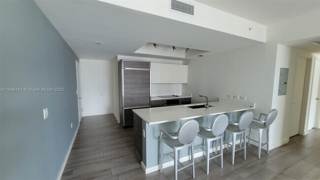 Building Photo - 1100S S Miami Ave