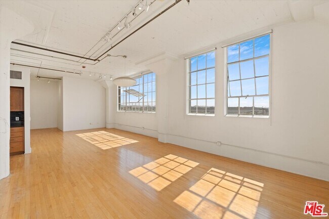 Building Photo - 420 San Pedro St
