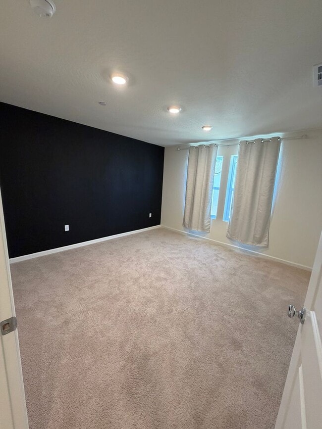 Building Photo - Beautiful New Home for rent in Tulare!
