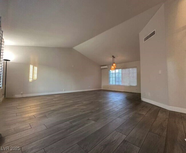 Building Photo - 2823 High View Dr