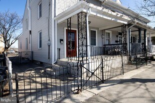 Building Photo - 207 Somerset St