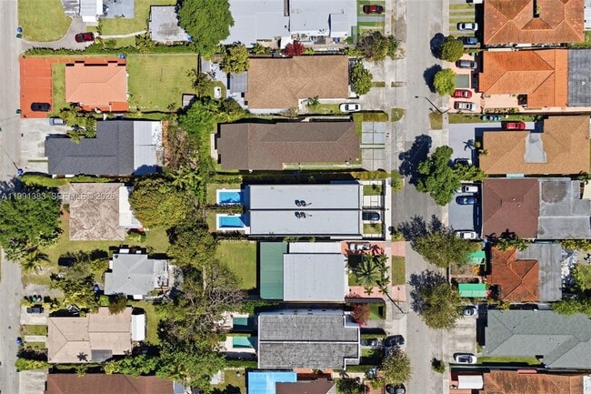 Building Photo - 2840 SW 32nd Ct