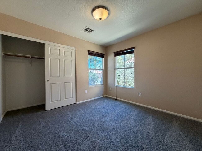 Building Photo - SPACIOUS SINGLE STORY HOME IN SOUTHERN HIGHLANDS WITH NEW KITCHEN APPLIANCES