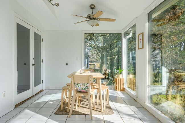 Building Photo - 1223 Settlebench Ln